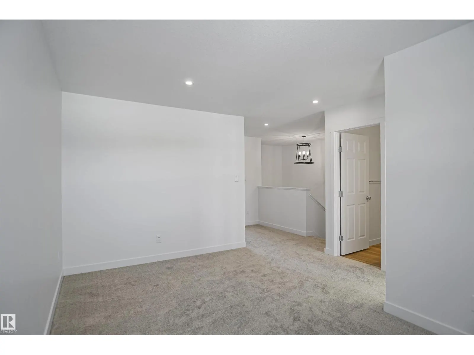6327 175 AV NW