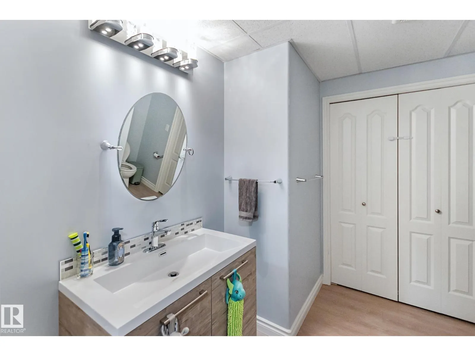 4008 42 ST
