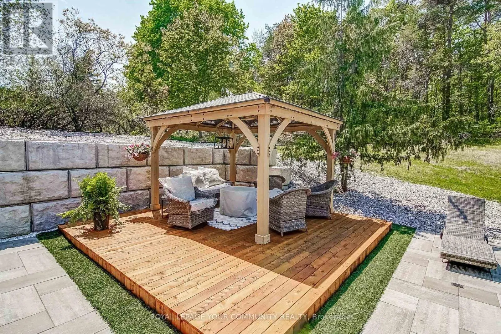 674 REGIONAL RD 21 ROAD