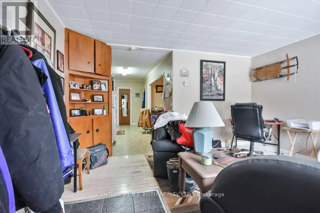 8 SUMMERSET PLACE