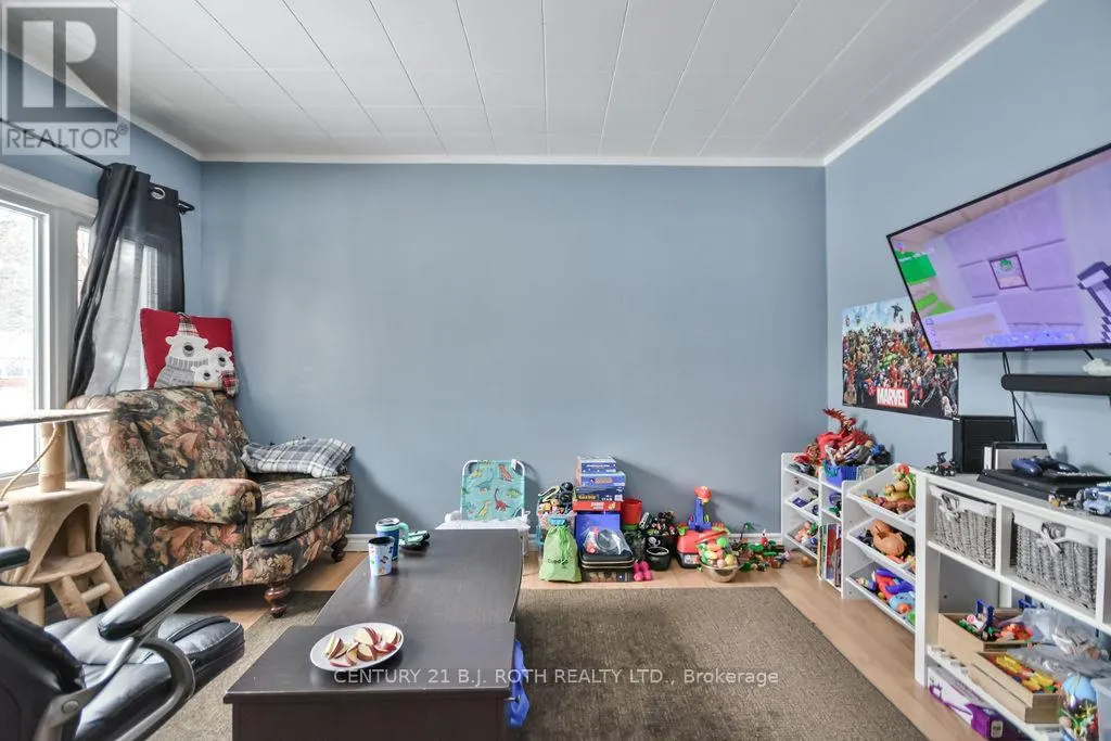 8 SUMMERSET PLACE