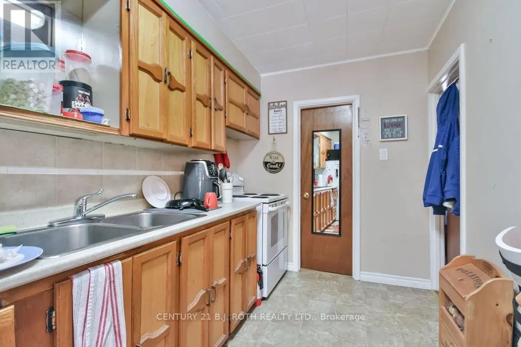 8 SUMMERSET PLACE