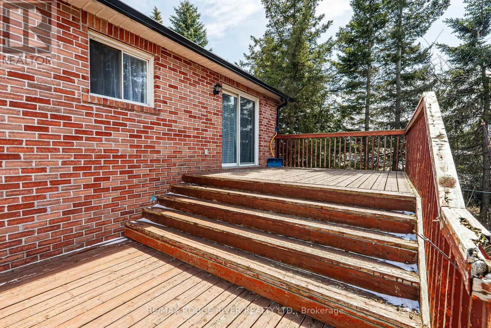 495 LAKELAND CRESCENT