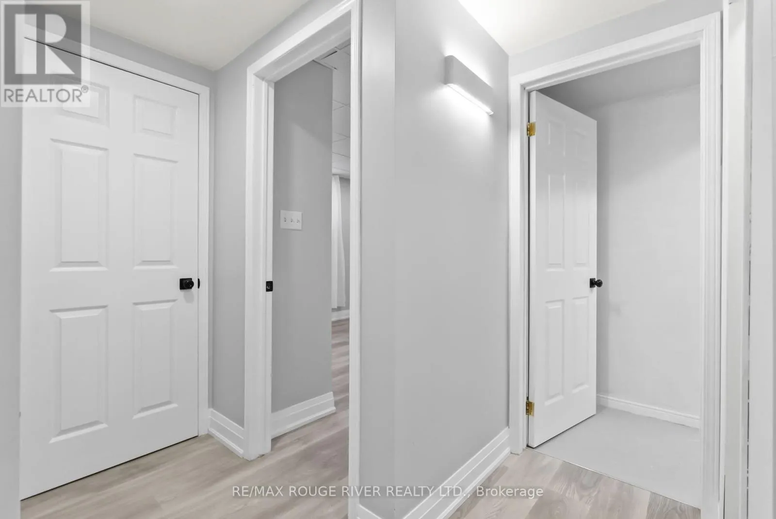 495 LAKELAND CRESCENT
