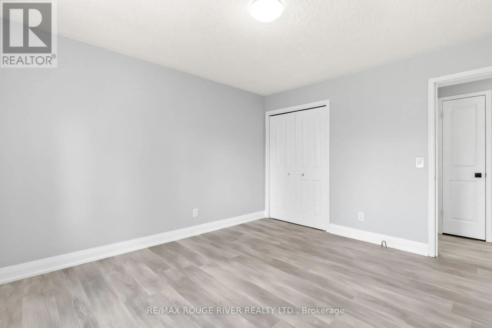 495 LAKELAND CRESCENT