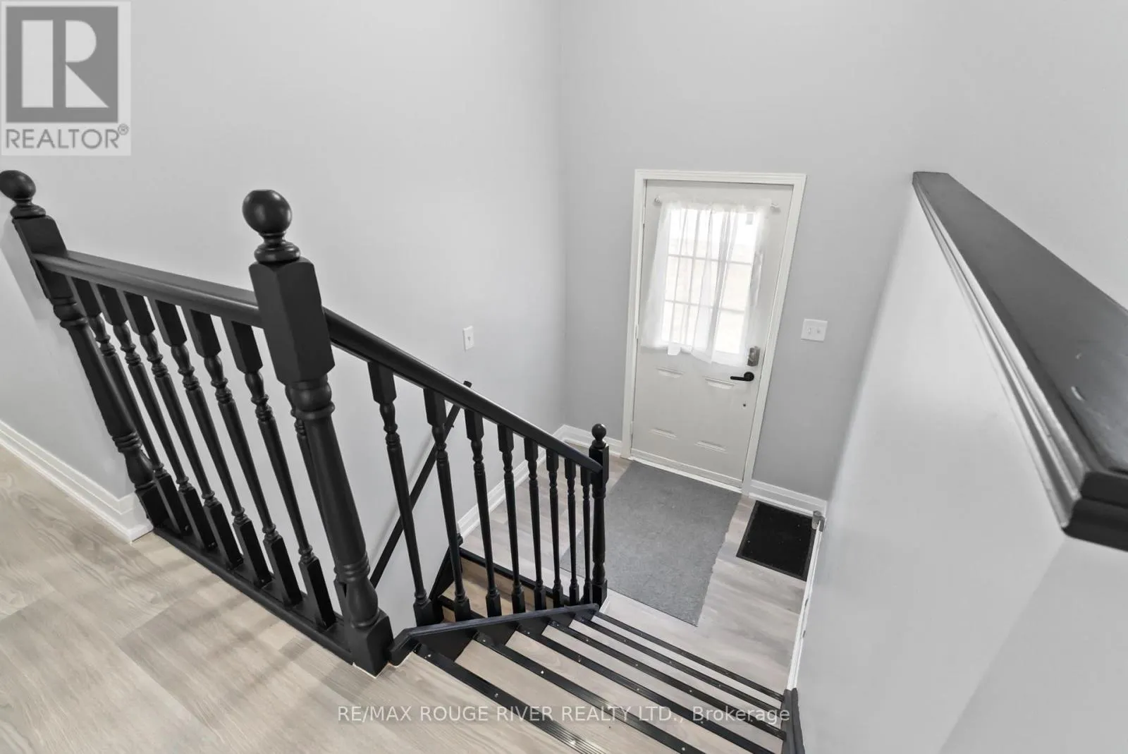 495 LAKELAND CRESCENT