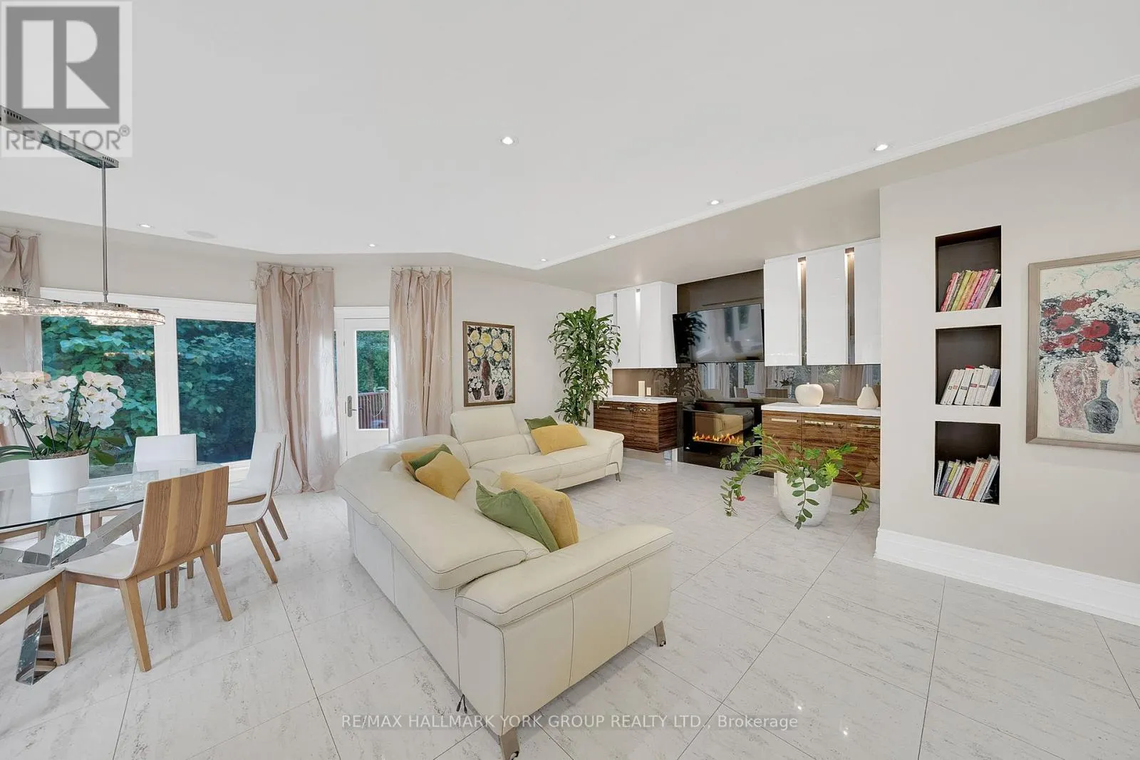 24 DEW DROP COURT