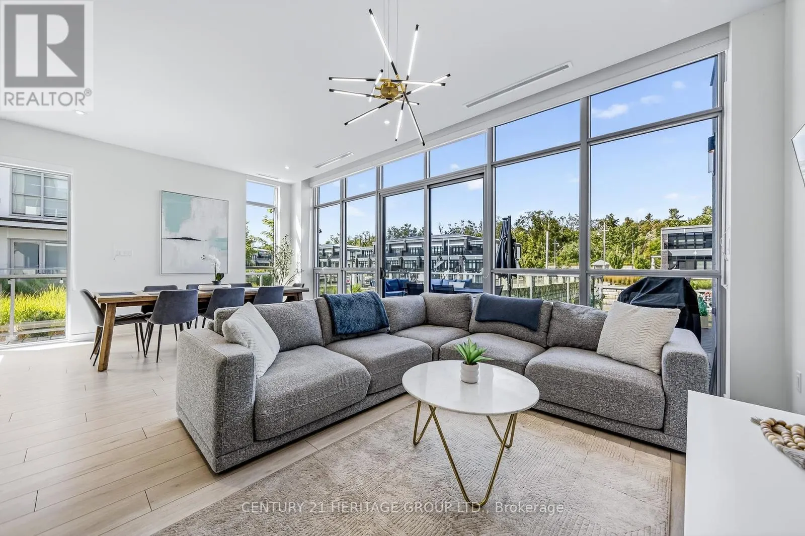 3746 FERRETTI COURT