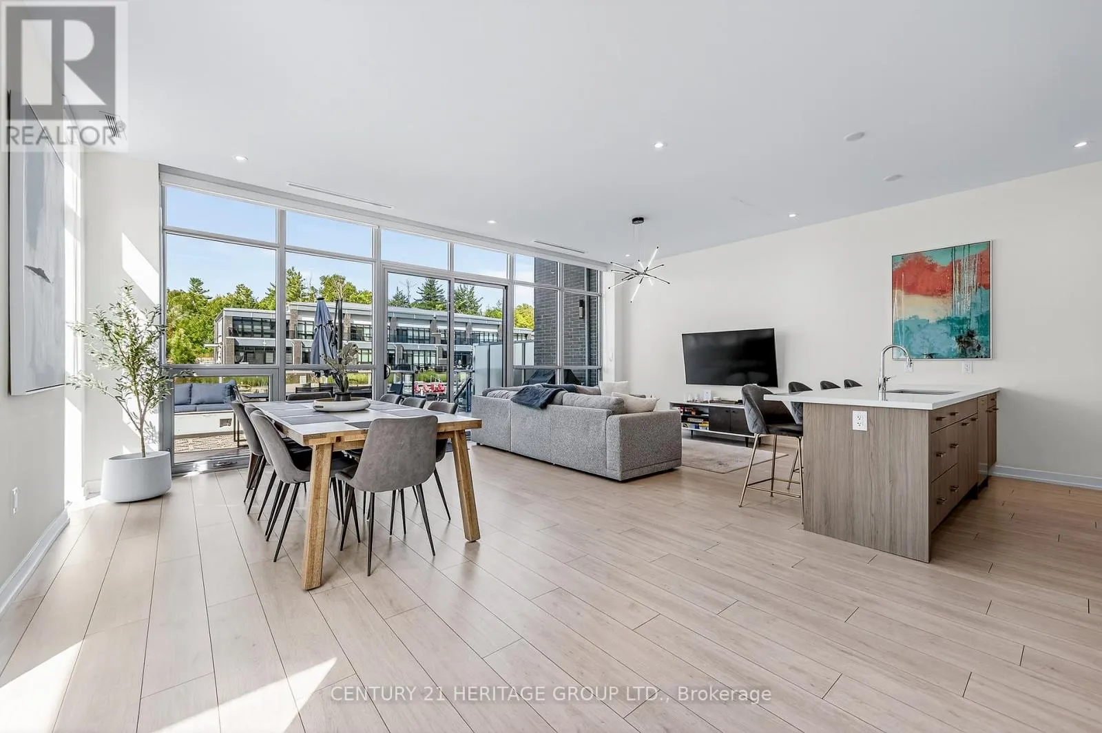 3746 FERRETTI COURT