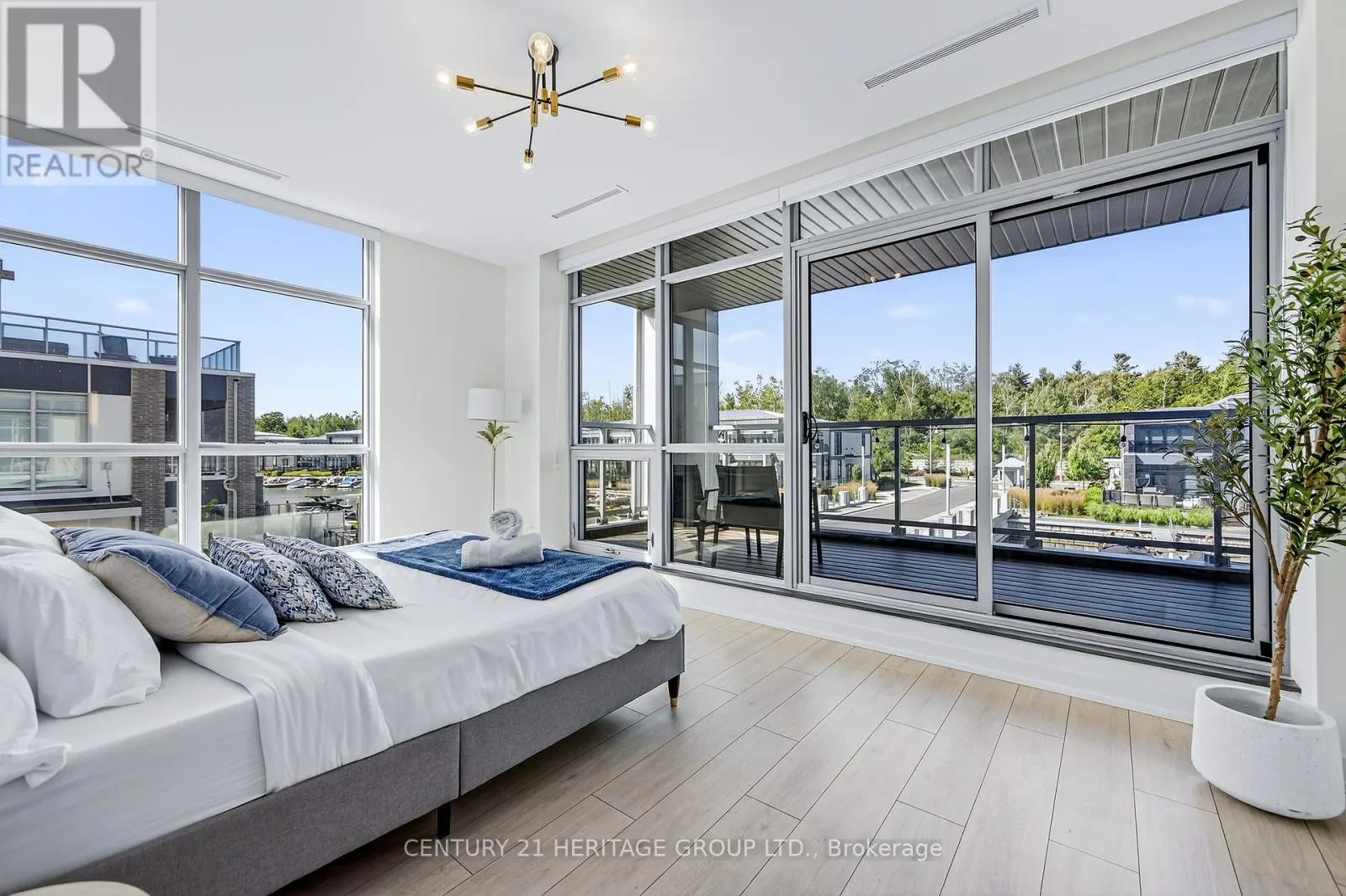 3746 FERRETTI COURT
