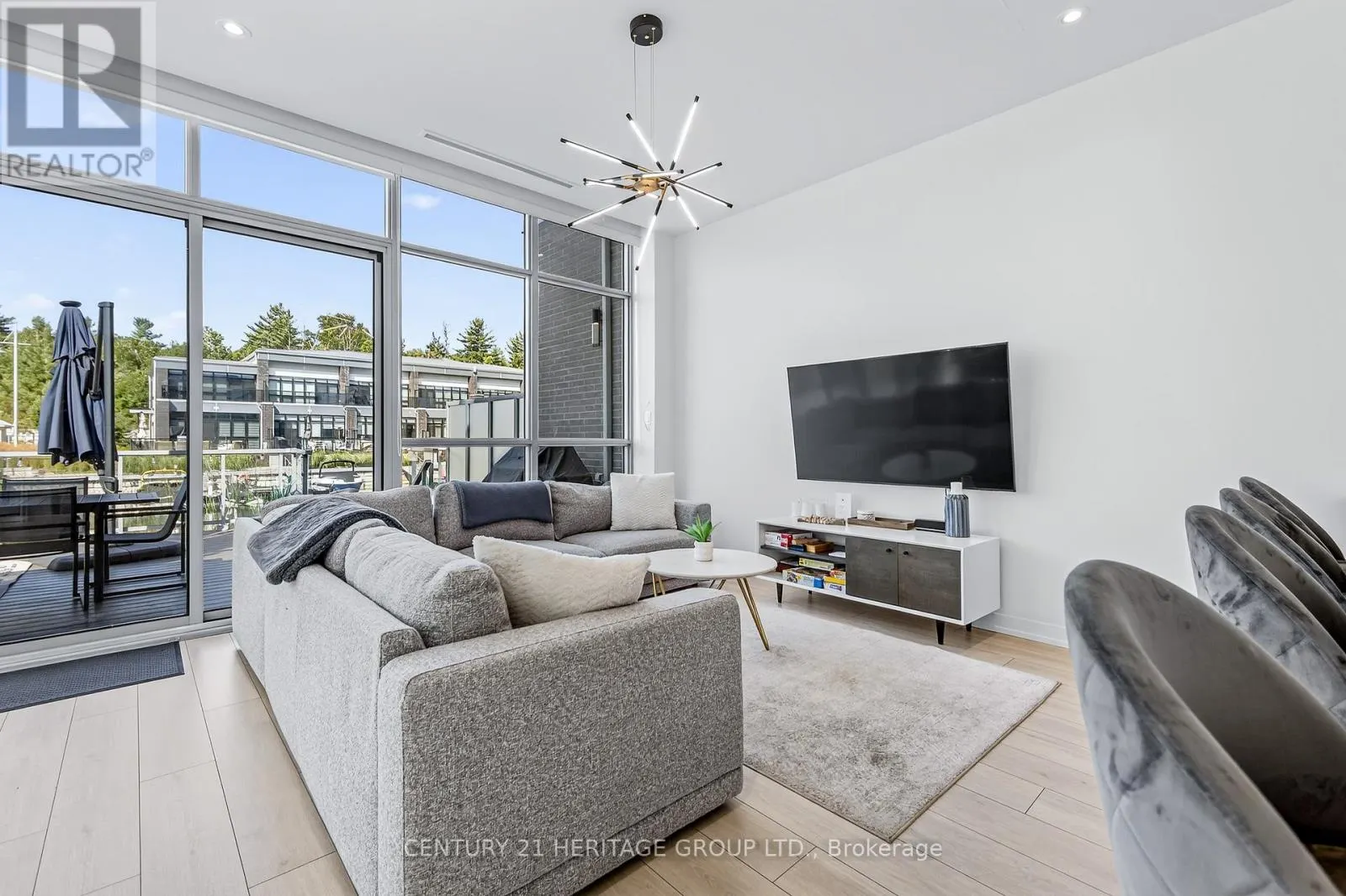 3746 FERRETTI COURT
