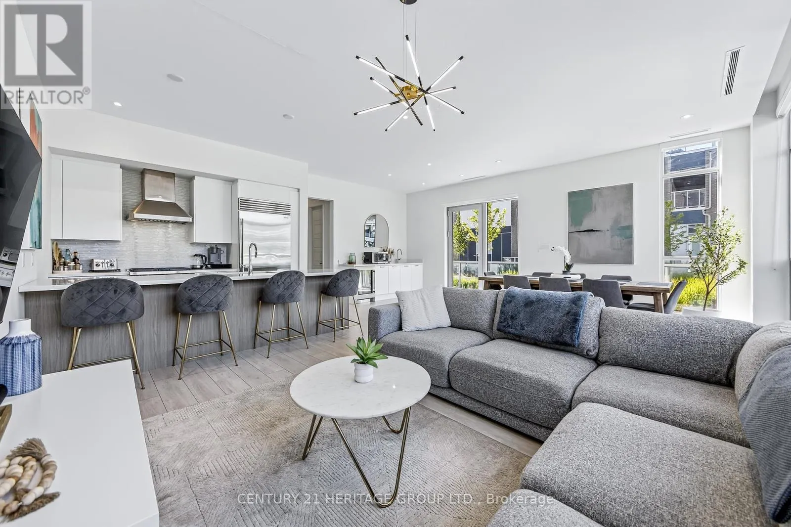 3746 FERRETTI COURT