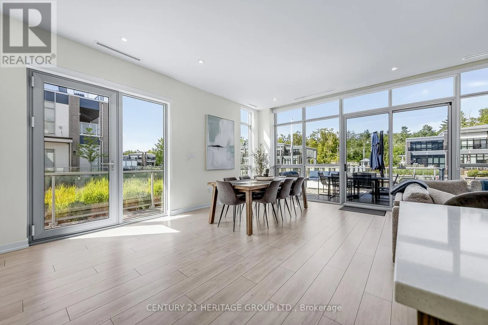 3746 FERRETTI COURT