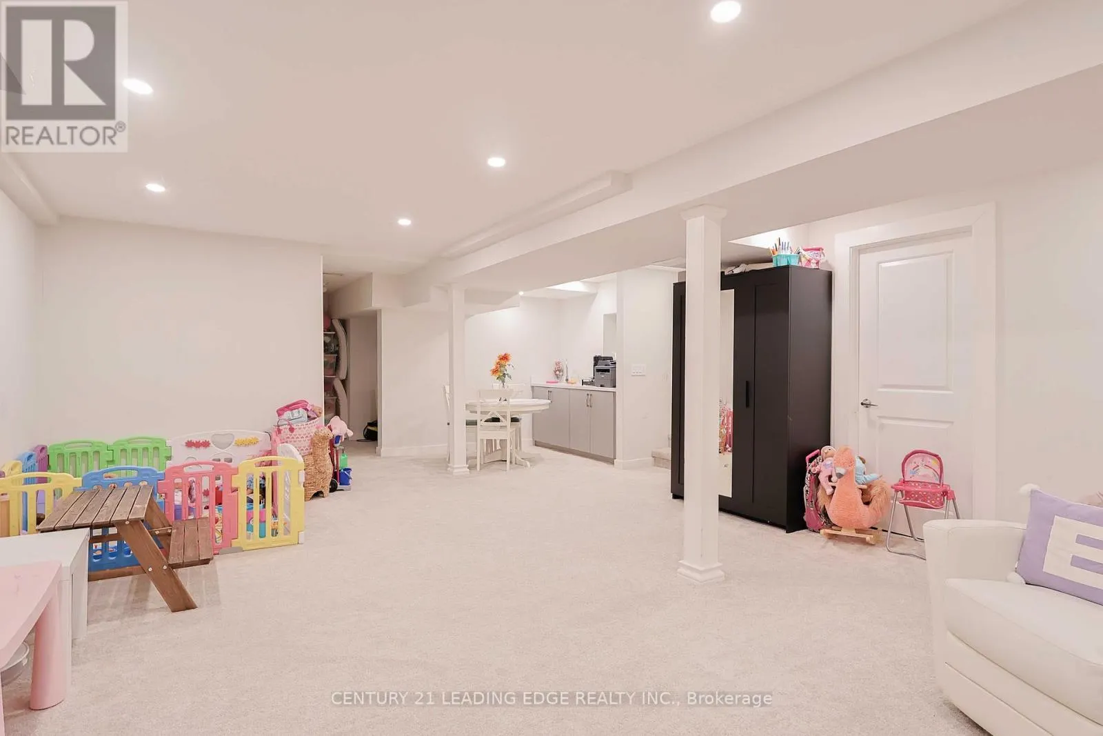 28 SYLWOOD CRESCENT