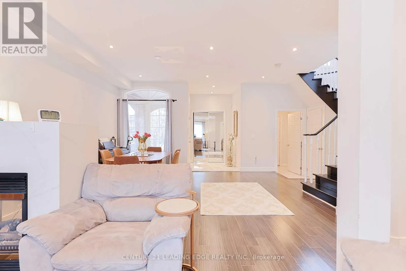 28 SYLWOOD CRESCENT
