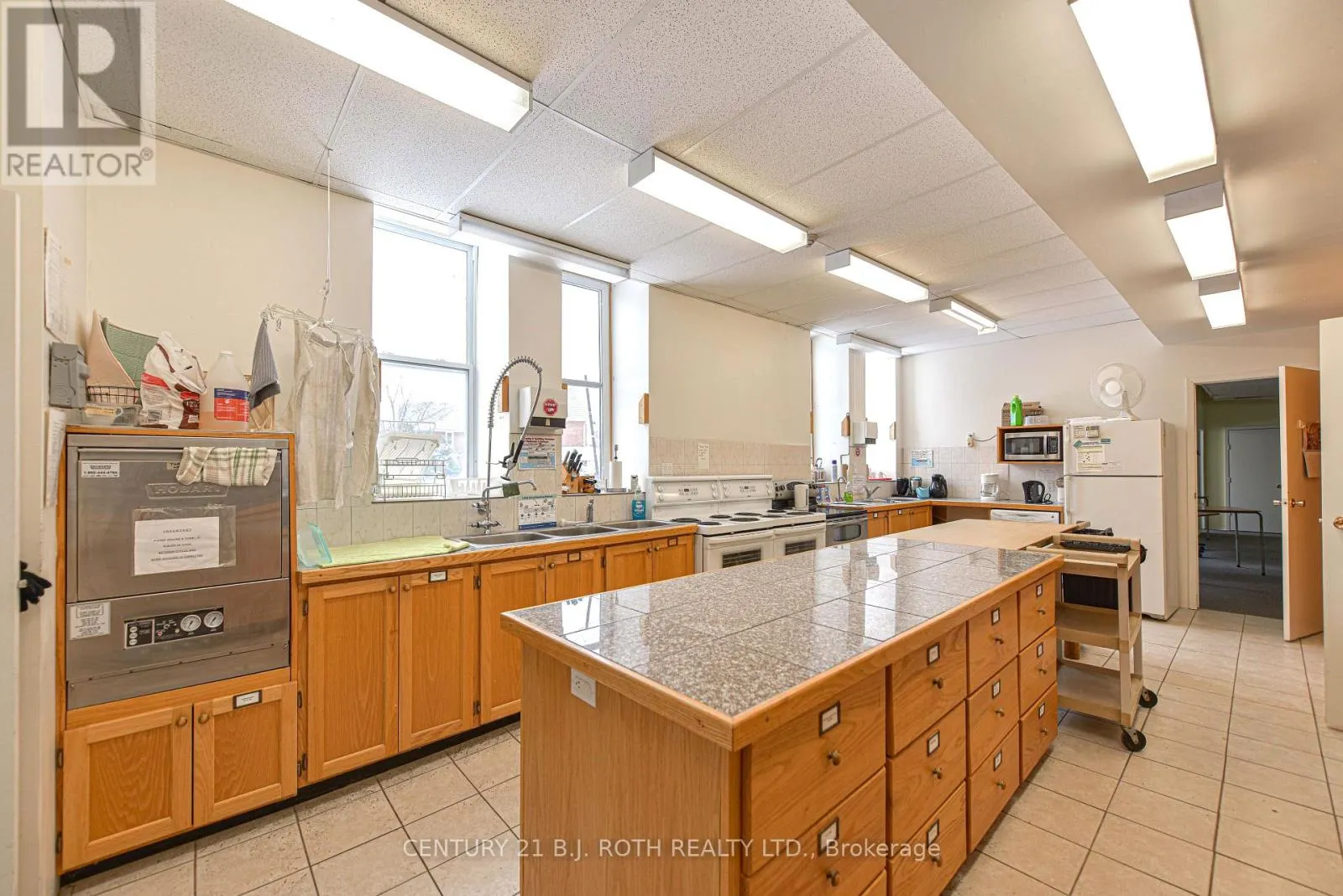 523 SIMCOE STREET
