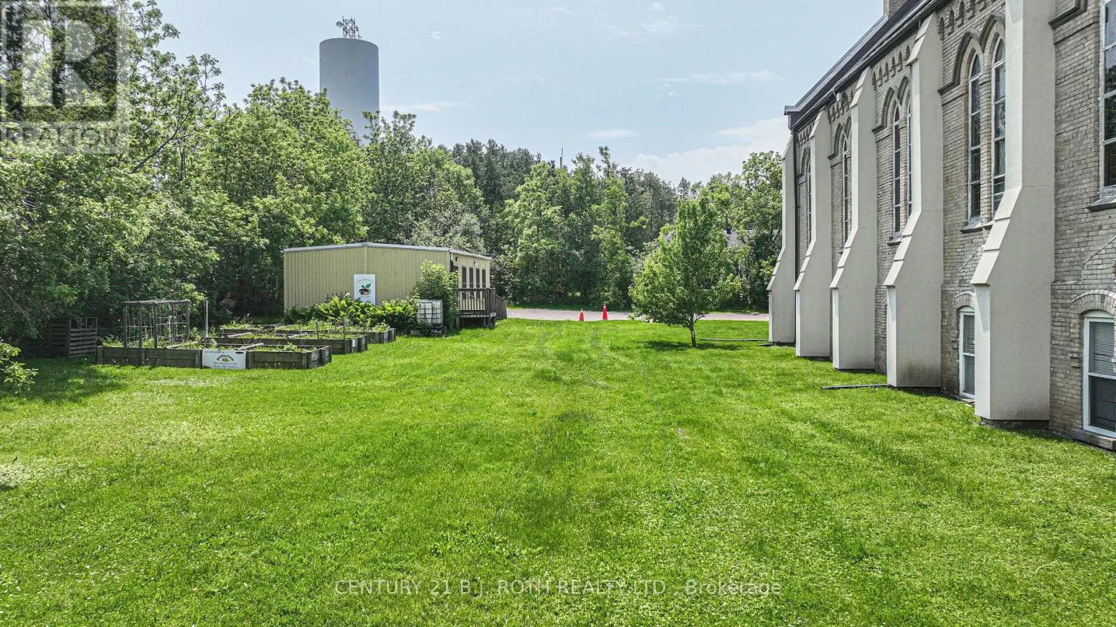 523 SIMCOE STREET