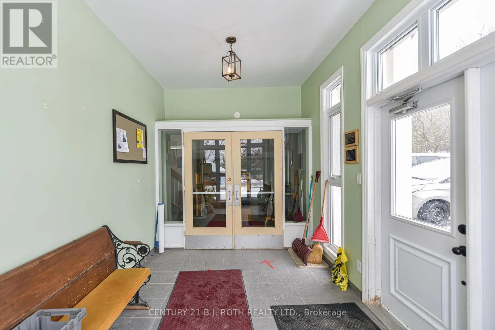523 SIMCOE STREET