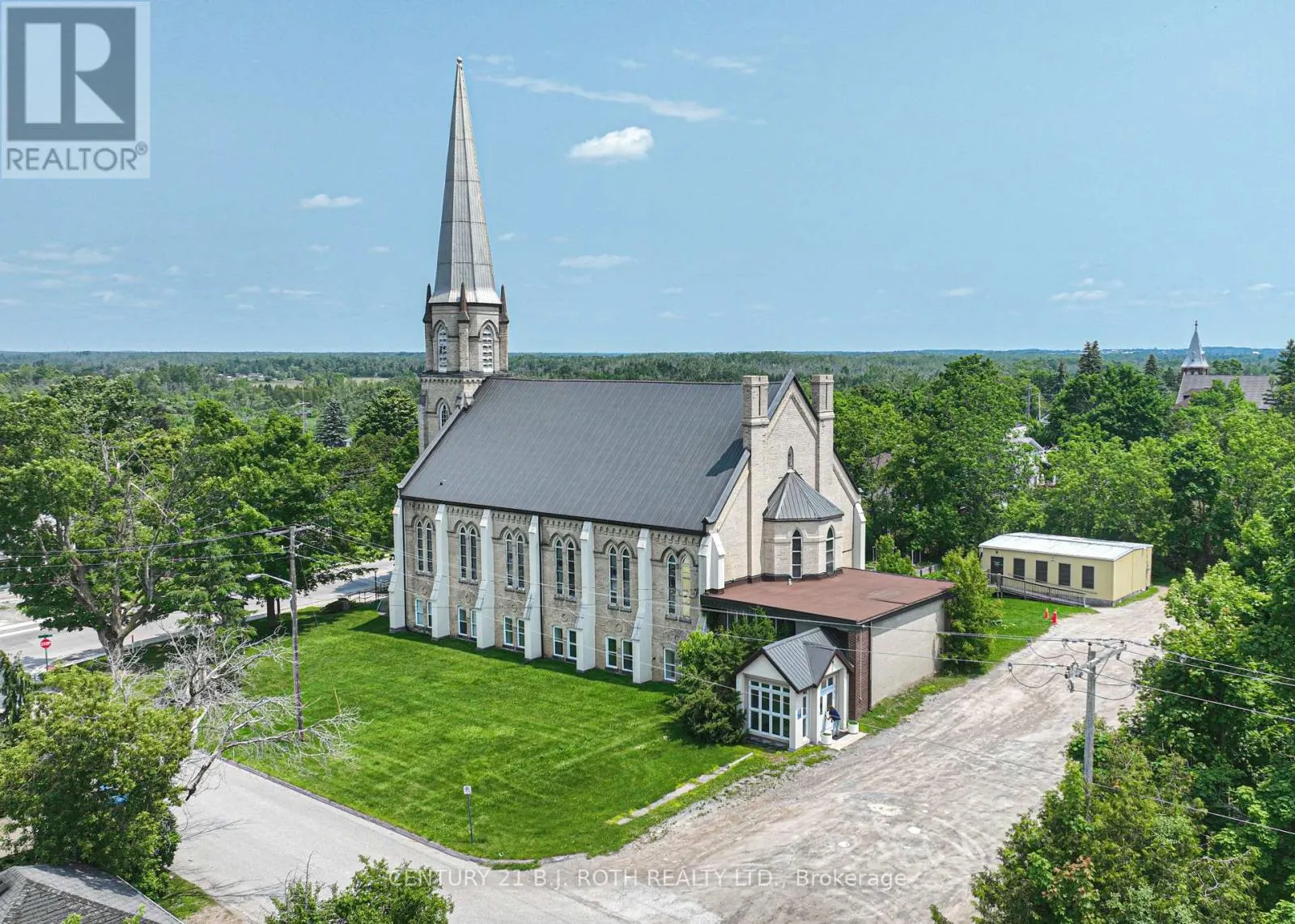 523 SIMCOE STREET