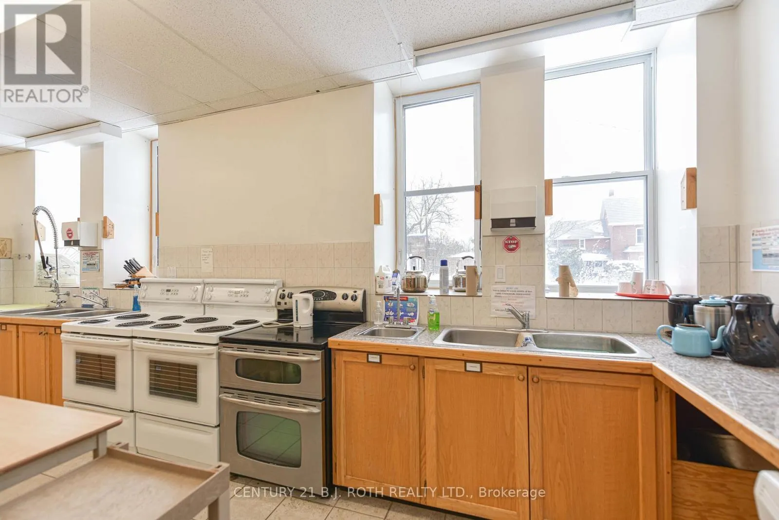 523 SIMCOE STREET
