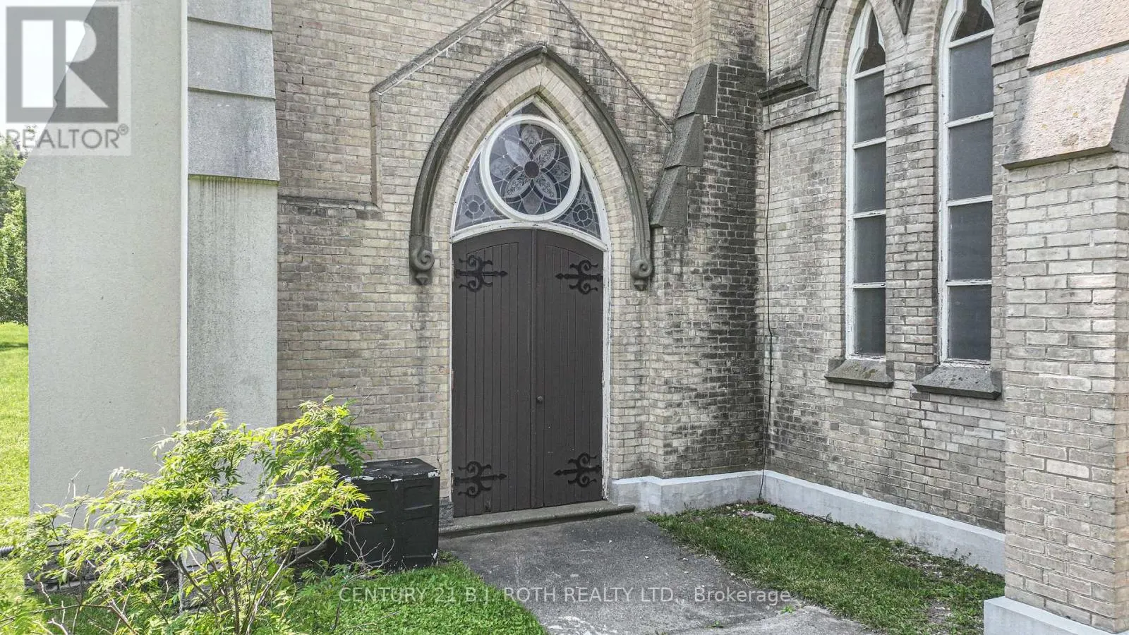 523 SIMCOE STREET