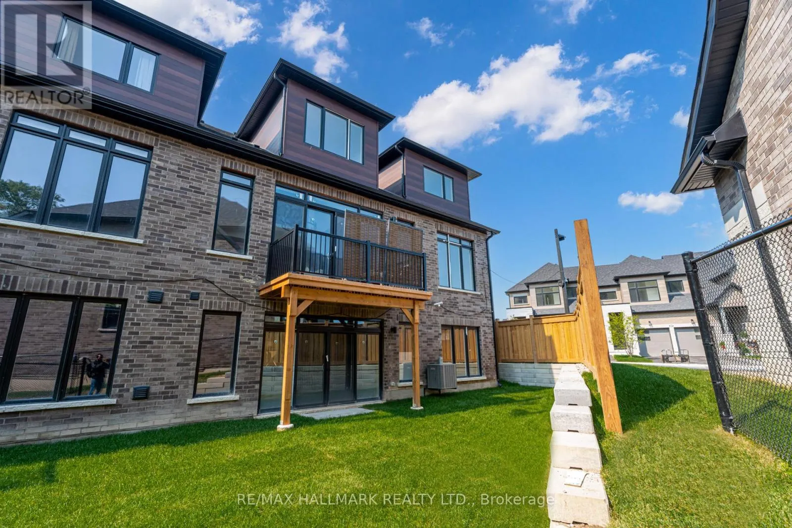 23 VERN ROBERTSON GATE