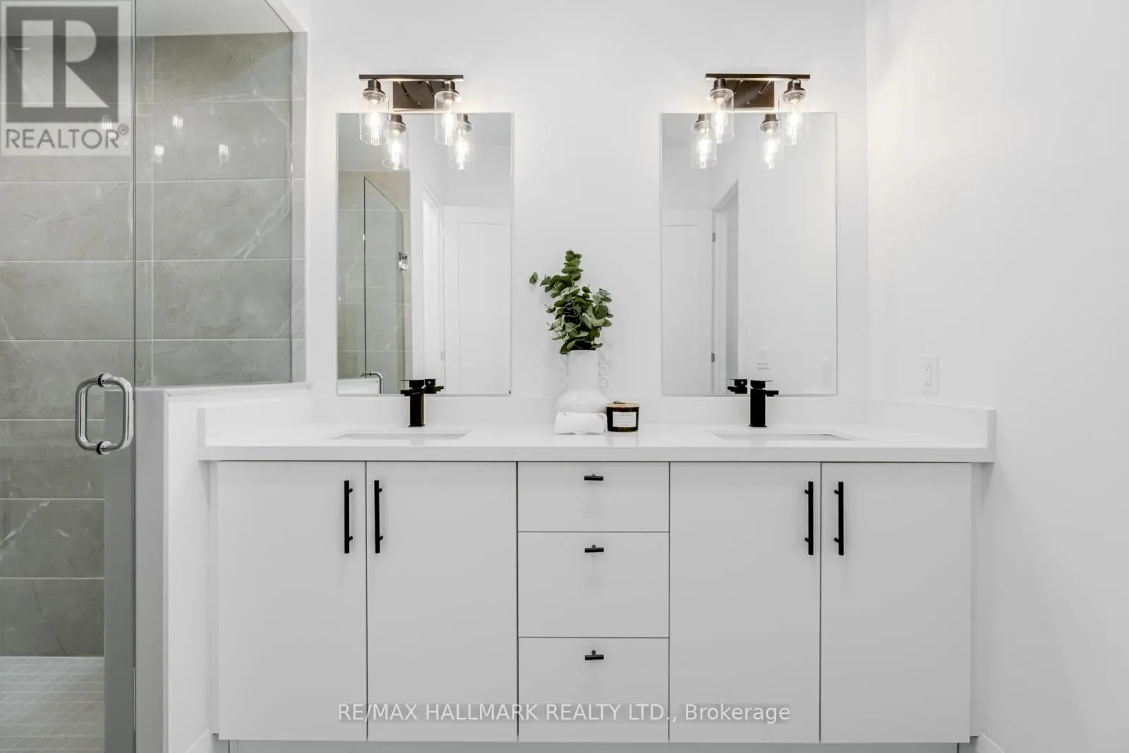 23 VERN ROBERTSON GATE