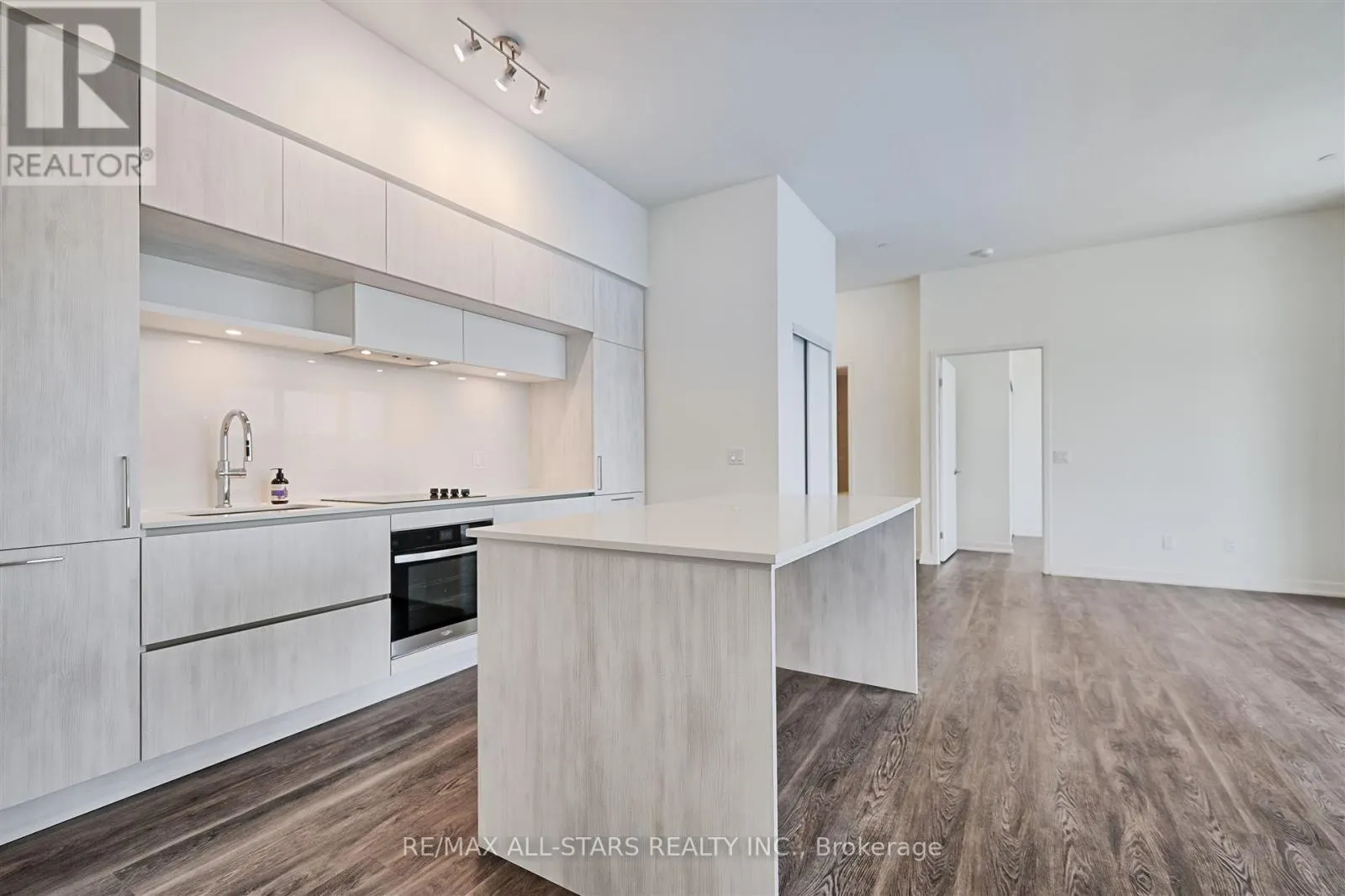 124 - 2 DAVID EYER ROAD