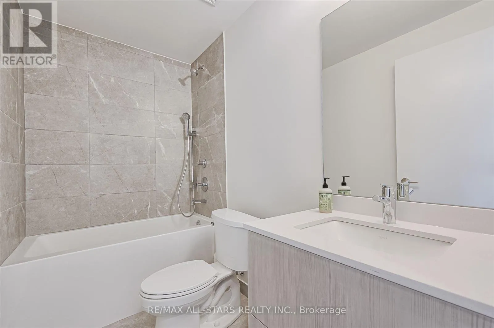 124 - 2 DAVID EYER ROAD