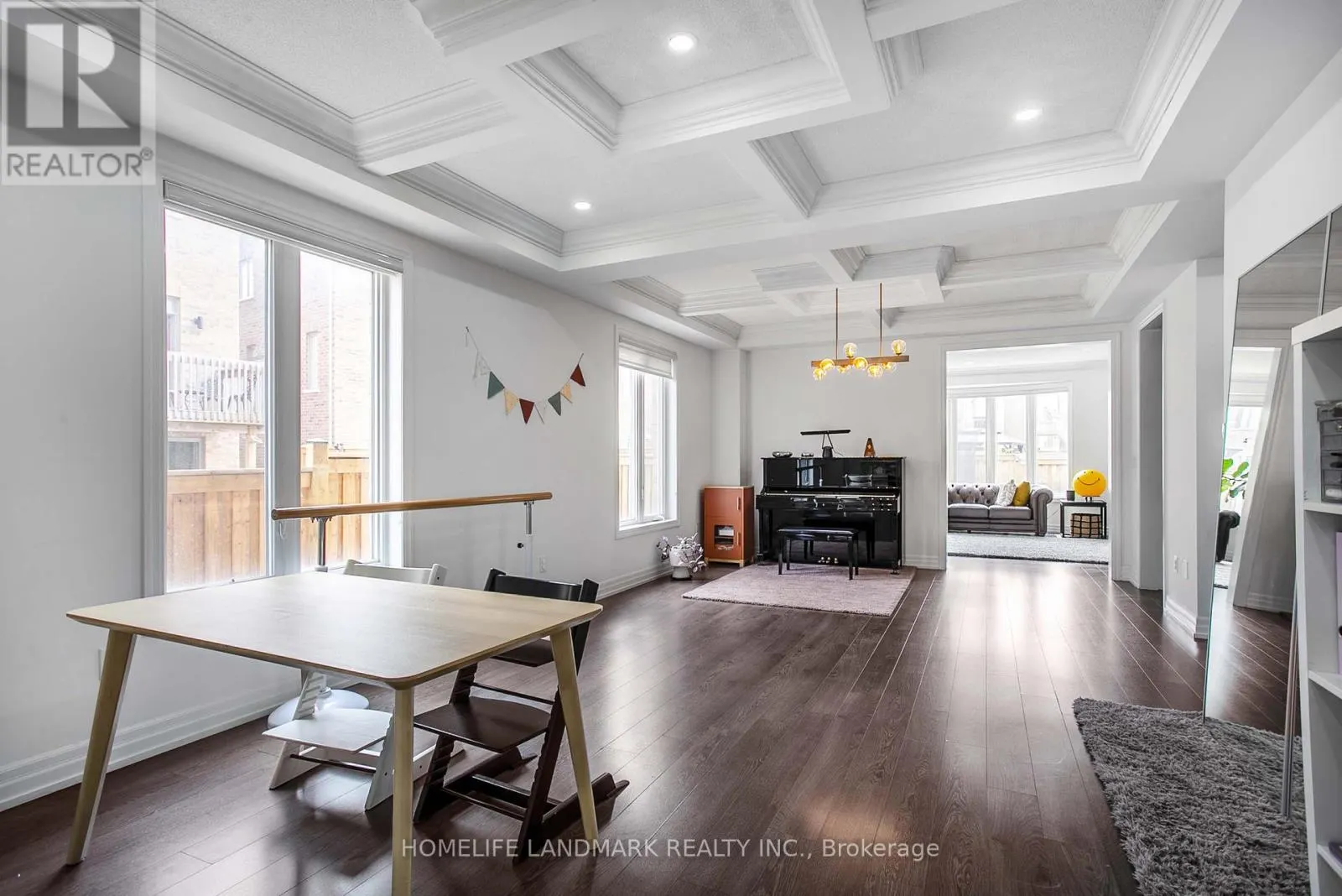 6 CLOVERRIDGE AVENUE