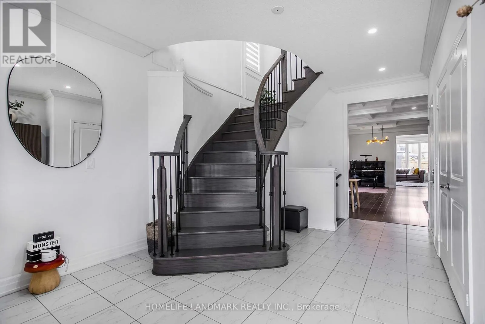 6 CLOVERRIDGE AVENUE