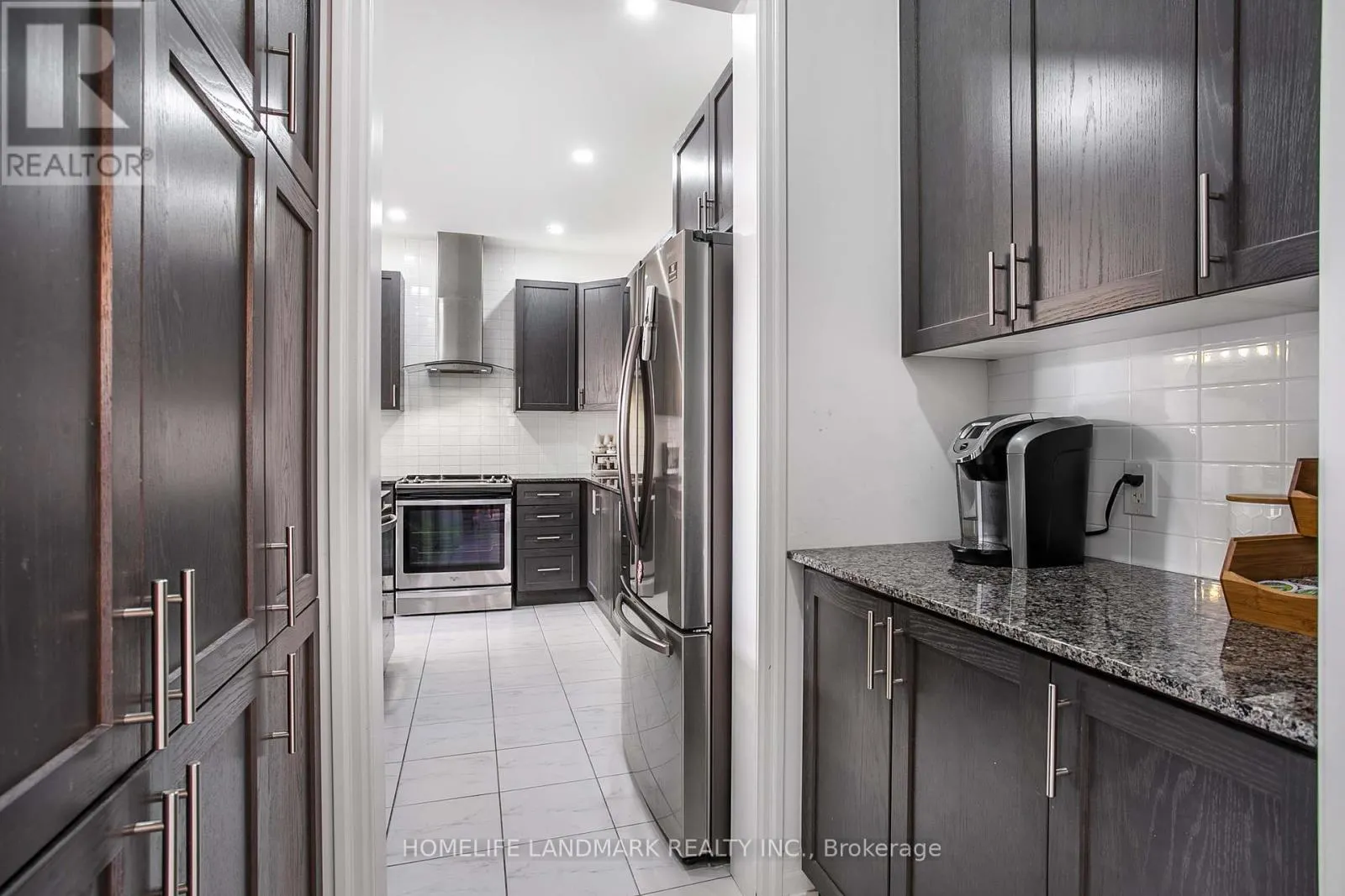 6 CLOVERRIDGE AVENUE