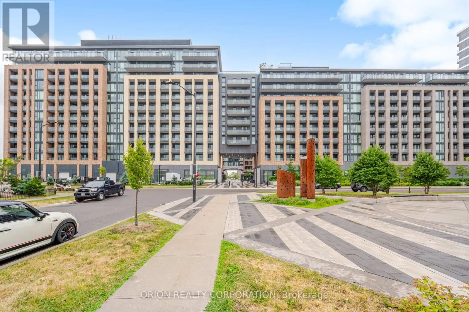 303 - 100 EAGLE ROCK WAY