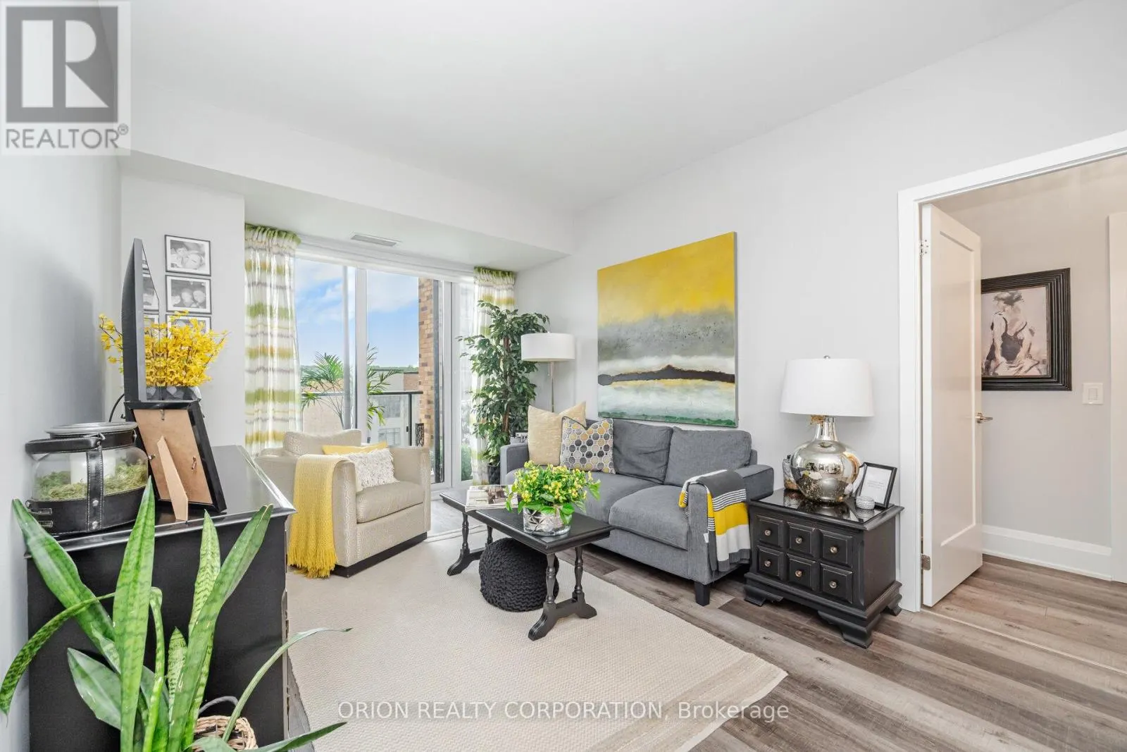 303 - 100 EAGLE ROCK WAY