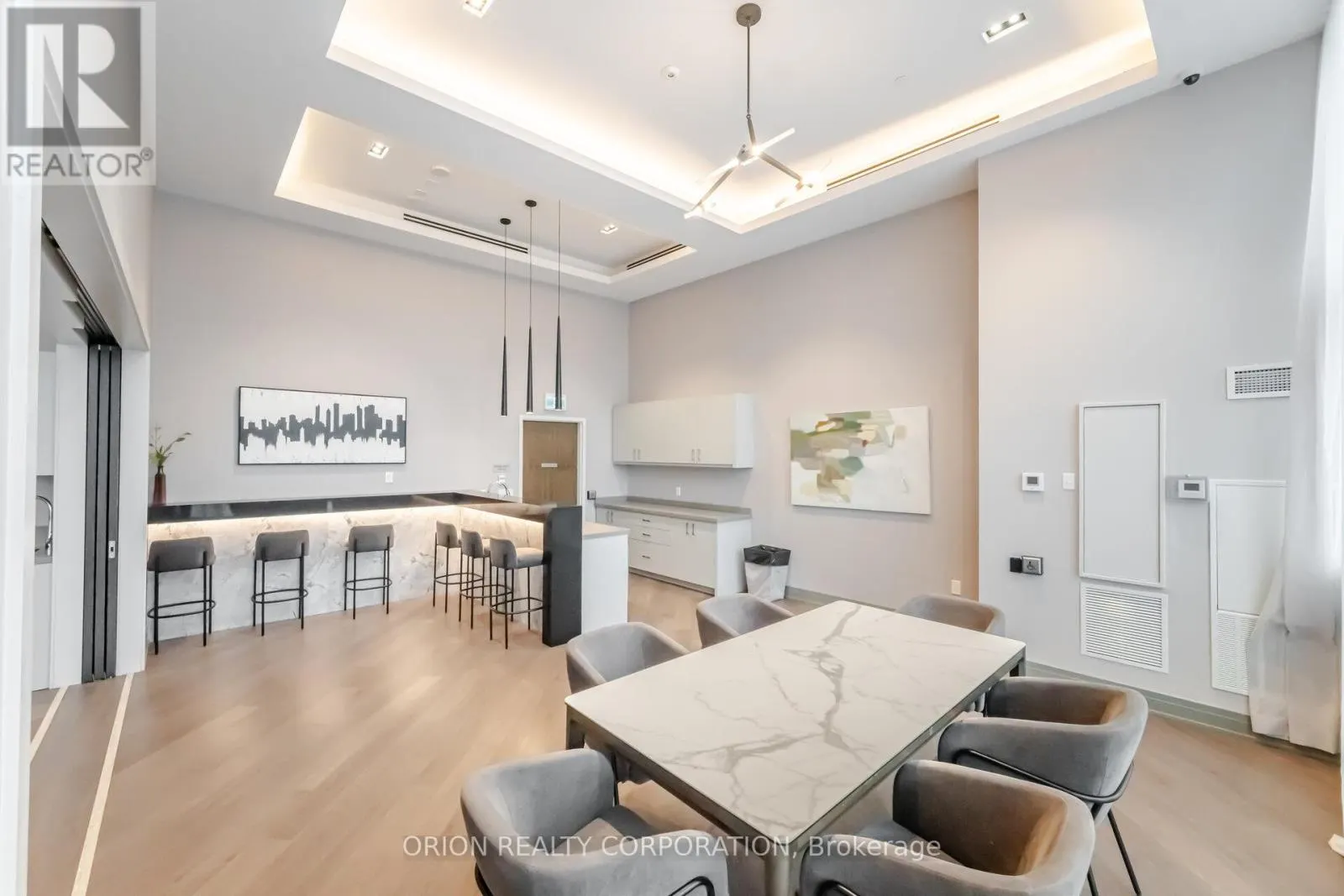303 - 100 EAGLE ROCK WAY