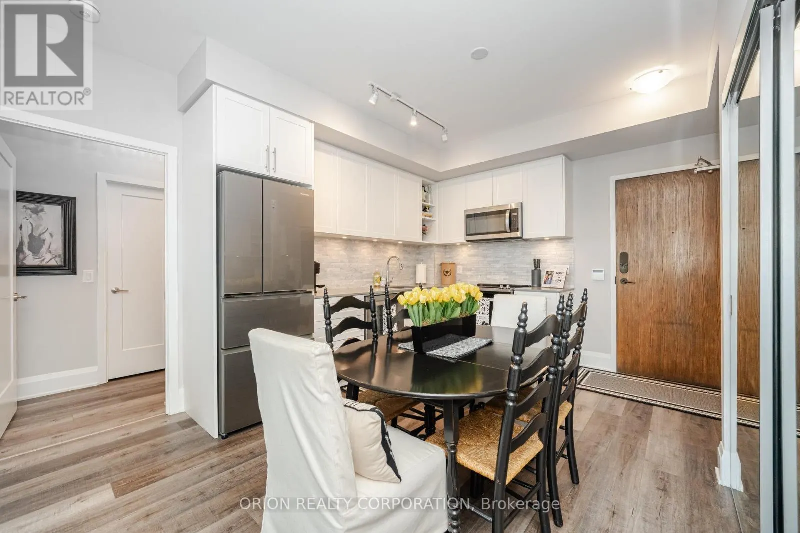 303 - 100 EAGLE ROCK WAY