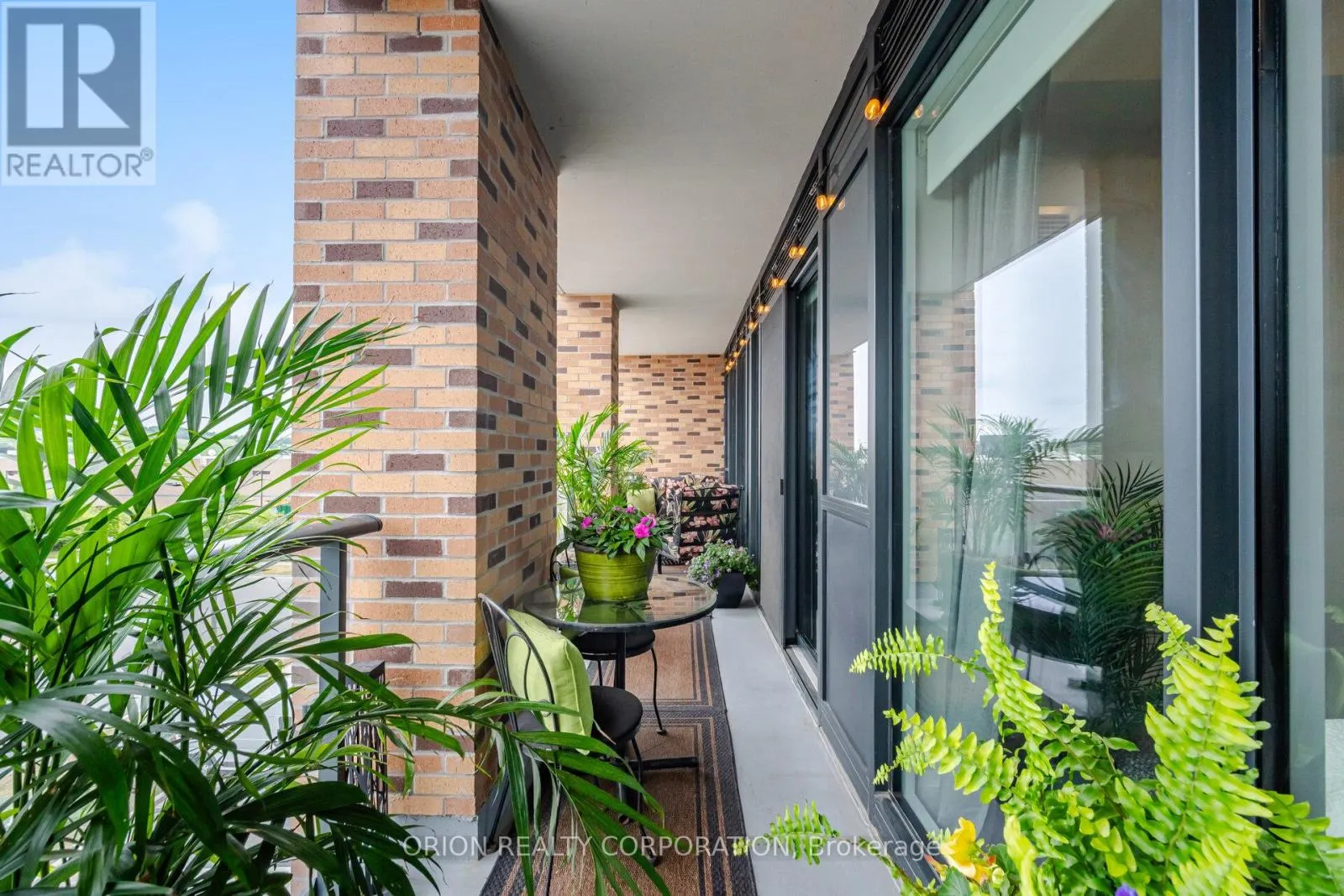 303 - 100 EAGLE ROCK WAY