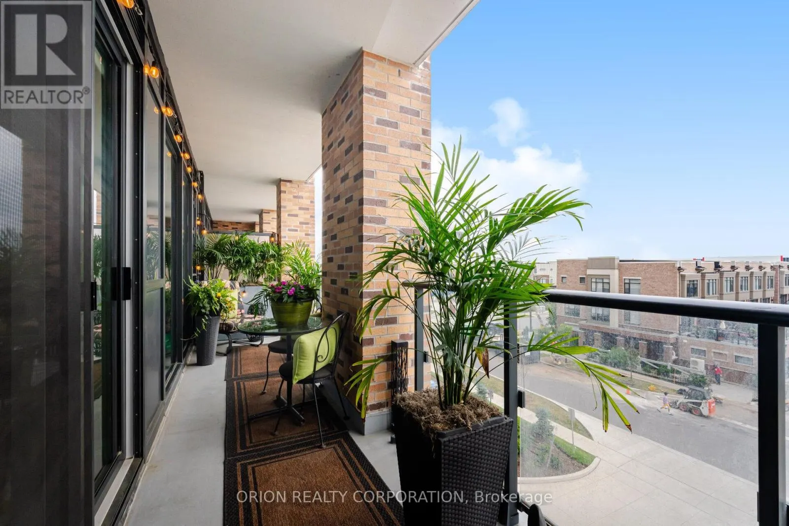 303 - 100 EAGLE ROCK WAY