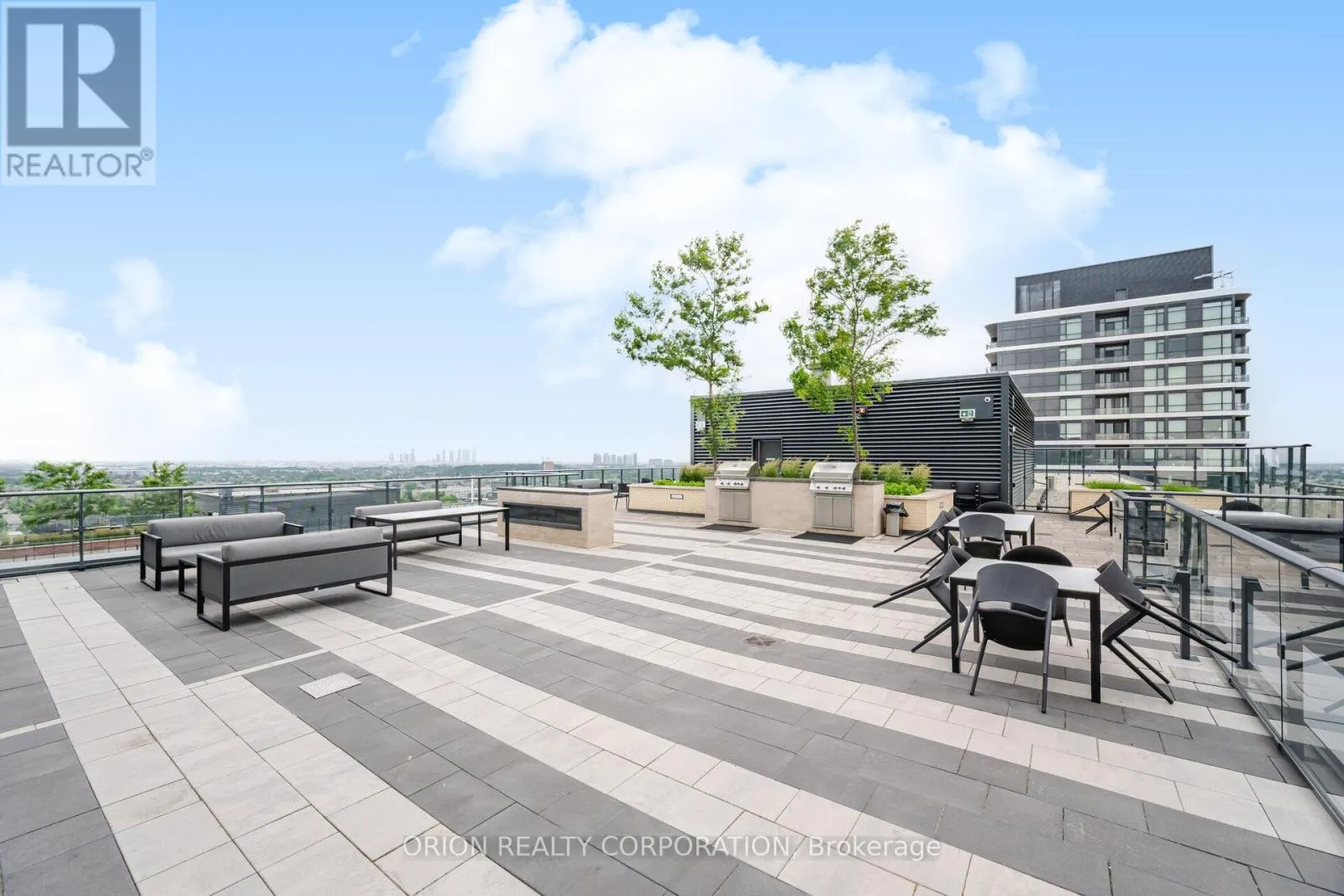 303 - 100 EAGLE ROCK WAY