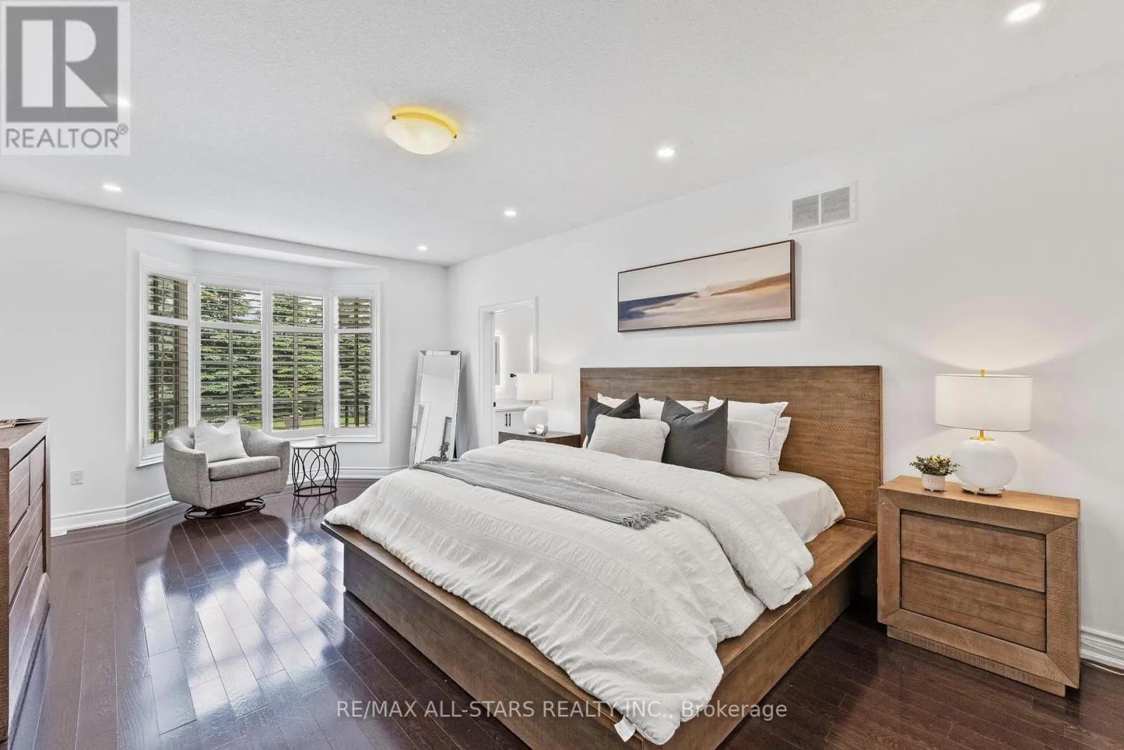 21 COUNTRY CLUB CRESCENT
