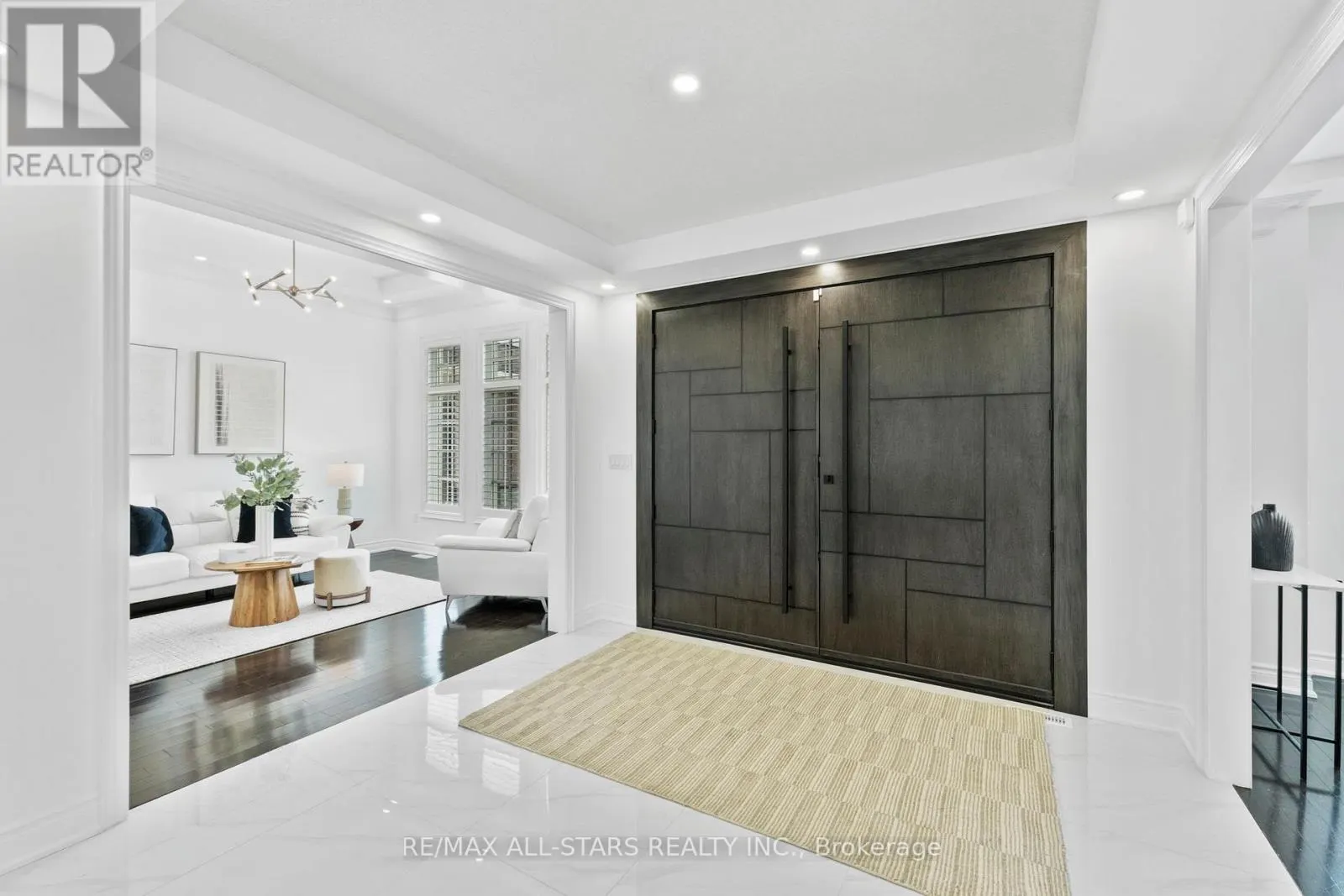 21 COUNTRY CLUB CRESCENT