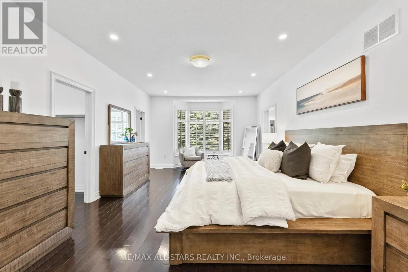 21 COUNTRY CLUB CRESCENT