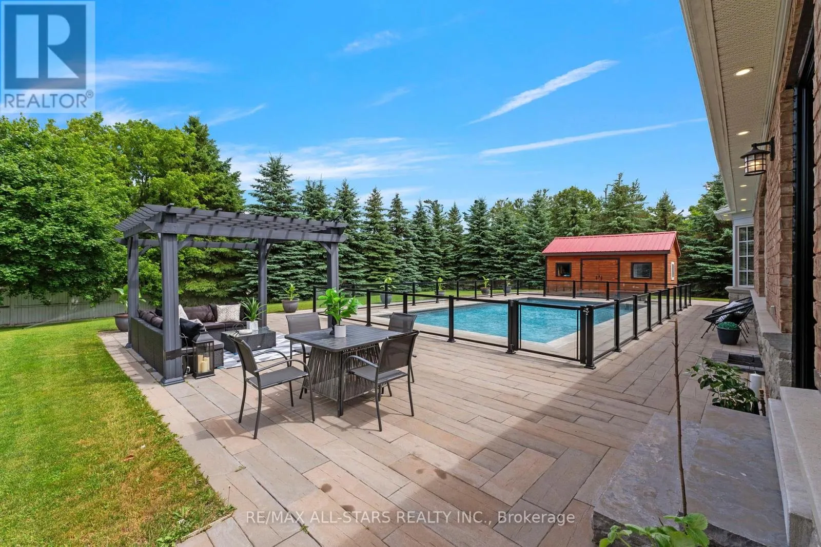 21 COUNTRY CLUB CRESCENT