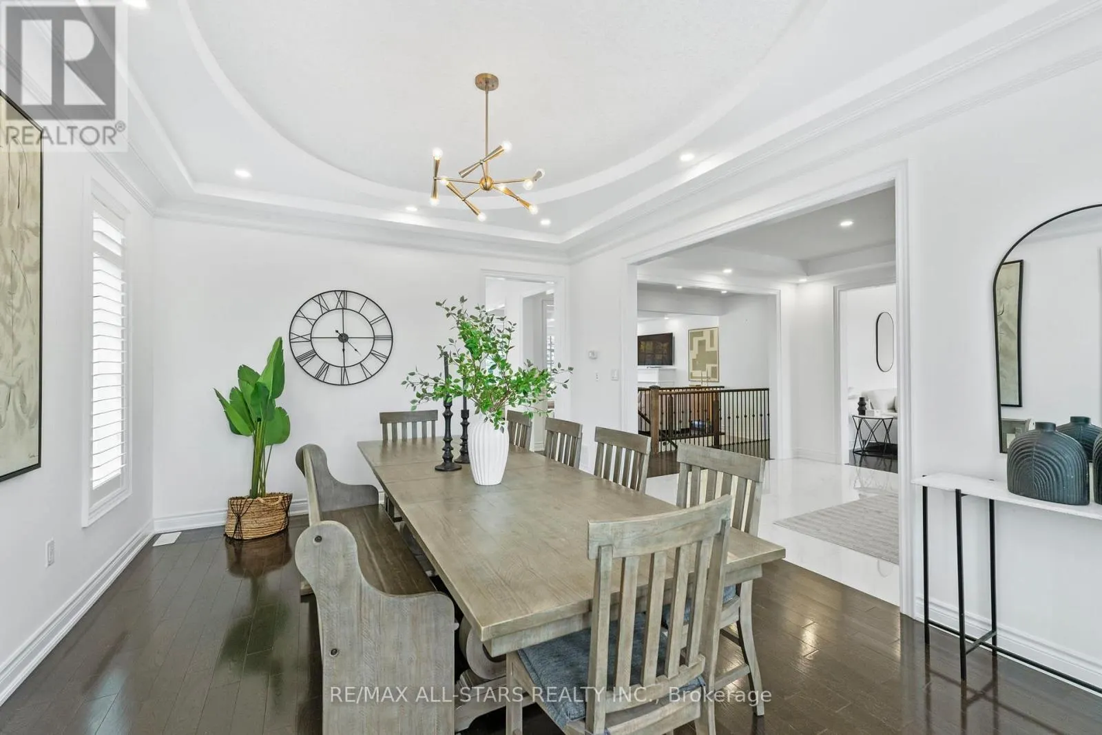 21 COUNTRY CLUB CRESCENT