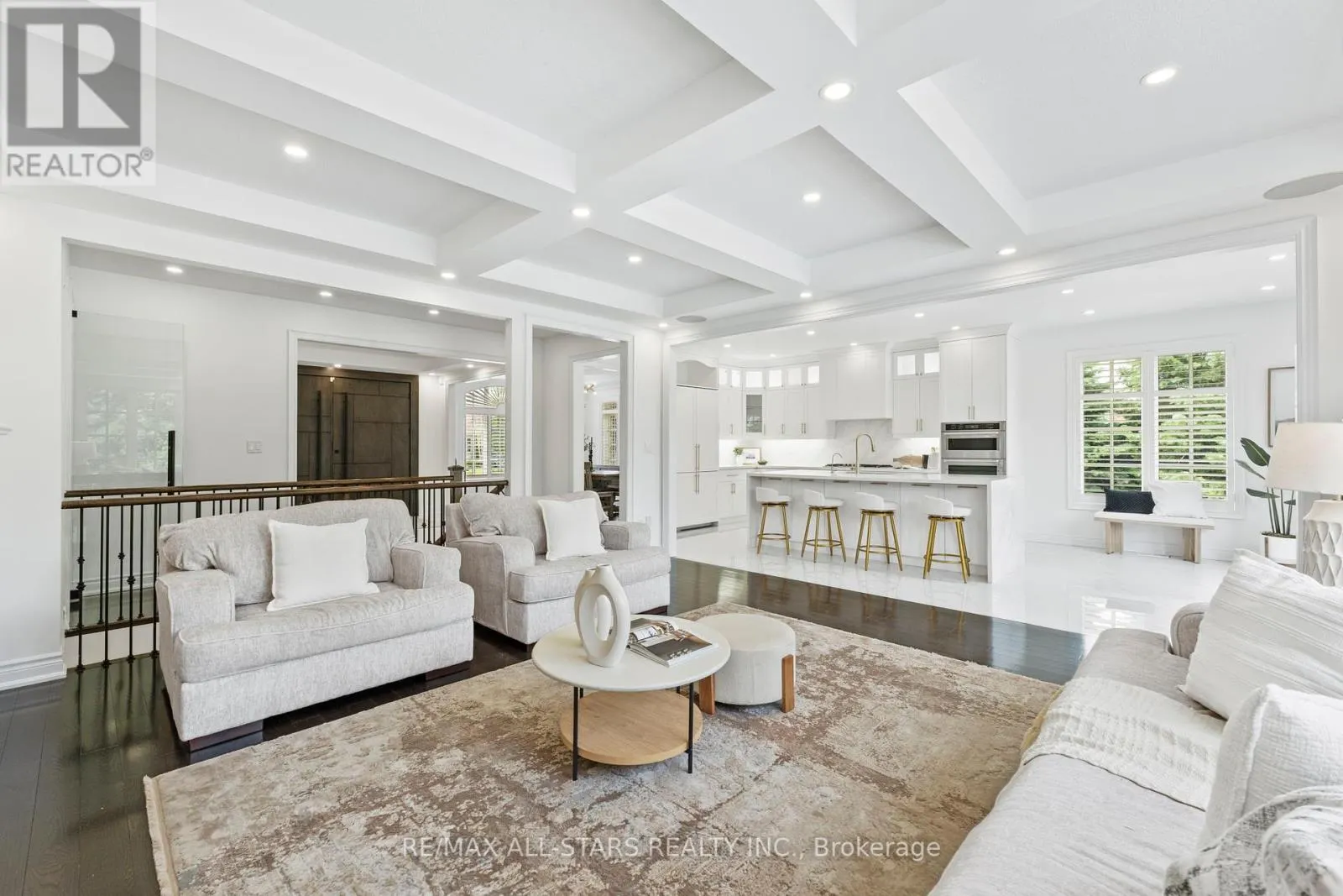 21 COUNTRY CLUB CRESCENT
