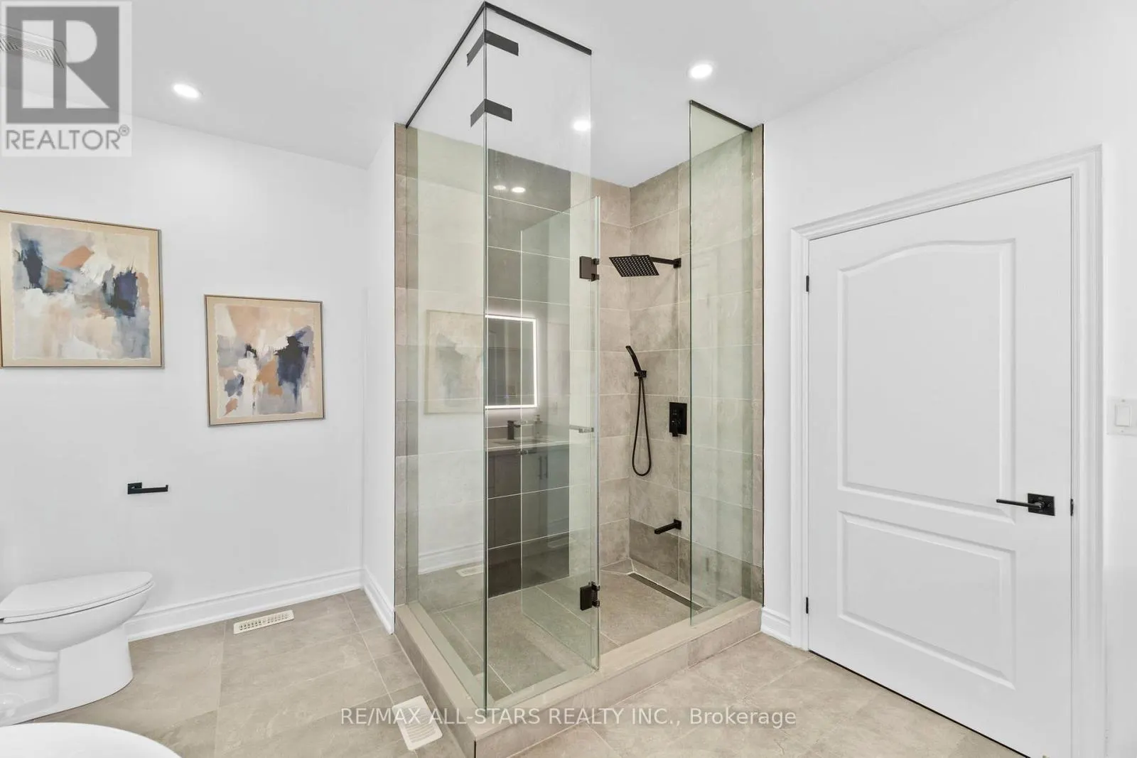 21 COUNTRY CLUB CRESCENT