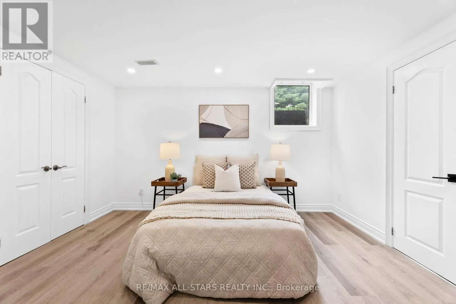 21 COUNTRY CLUB CRESCENT