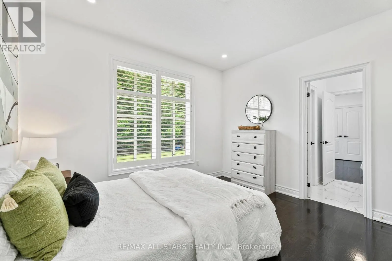 21 COUNTRY CLUB CRESCENT