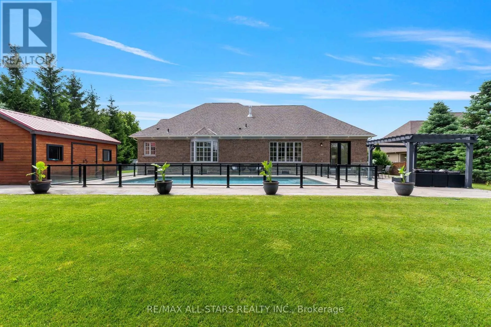 21 COUNTRY CLUB CRESCENT