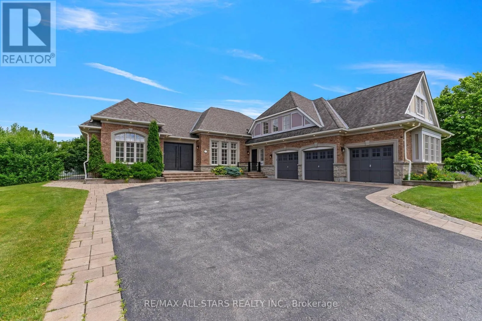 21 COUNTRY CLUB CRESCENT